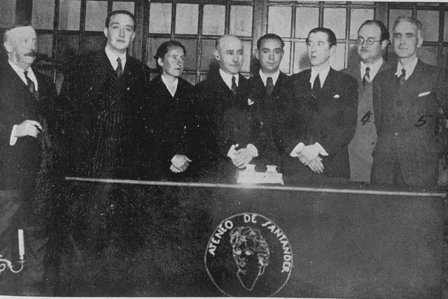 Grupo de escritores reunido en el Ateneo de Santander en 1936
