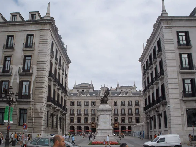 Plaza Porticada de Santander vista desde uno de sus accesos
