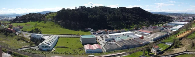 Panorámica de Peñacastillo y su entorno urbano e industrial en 2023