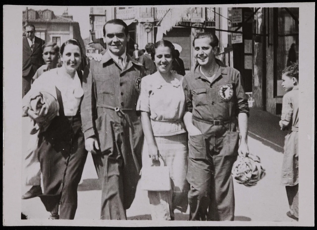 Federico García Lorca y acompañantes en Santander en agosto de 1933
