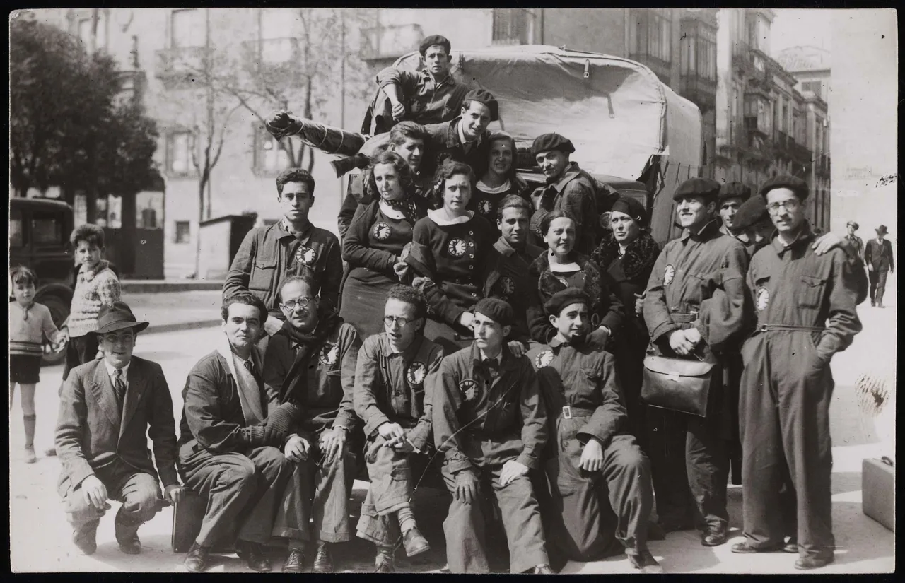 Integrantes de la compañía universitaria La Barraca en 1933